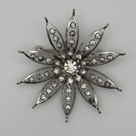 Vintage Starburst Rhinestone Brooch Silver Tone Clear Rhinestones - Picture 1 of 9